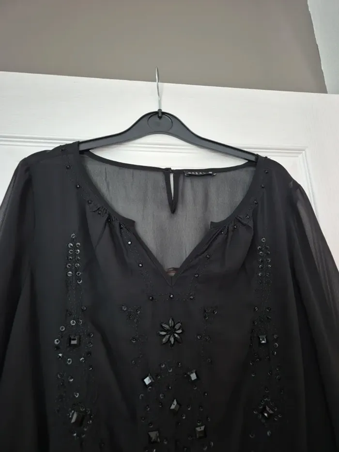 blouse manches 3/4 bréal noir avec bijoux - photo numéro 5