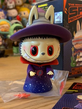 ✨ Pop Mart Labubu Space Adventure Series : Labubu Wizard (avec boîte + carte)