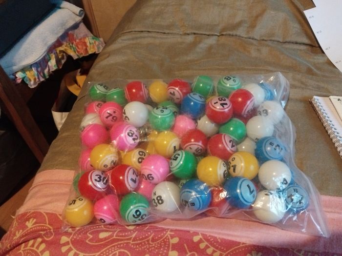 Sac de 90 boules de loto colorées 38 mm neuves - photo numéro 2