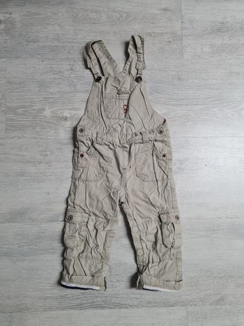 Salopette beige Obaïbi indiquée taille 18 mois mais taille petit