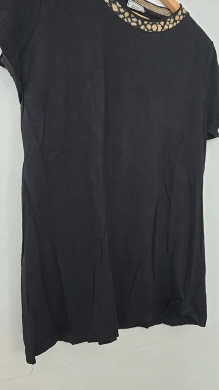 Tee shirt noir et doré - photo numéro 2