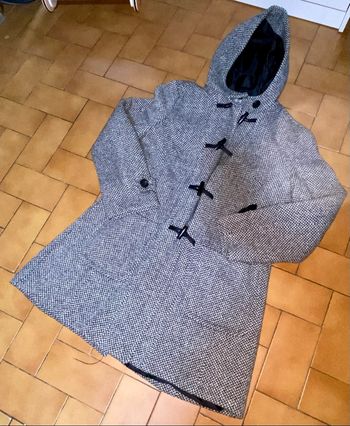 Beau manteau couleur gris et blanc à capuche marque etam taille 40 bon état