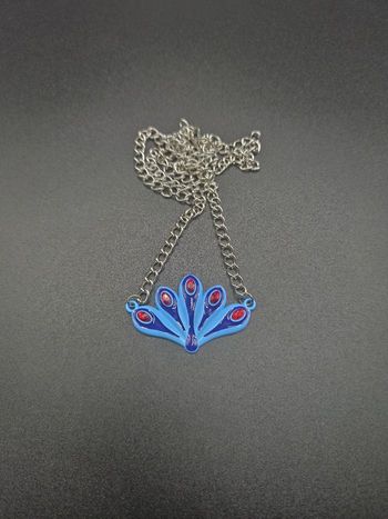 Bijou Miraculous du Paon Collier – univers Ladybug (livre)