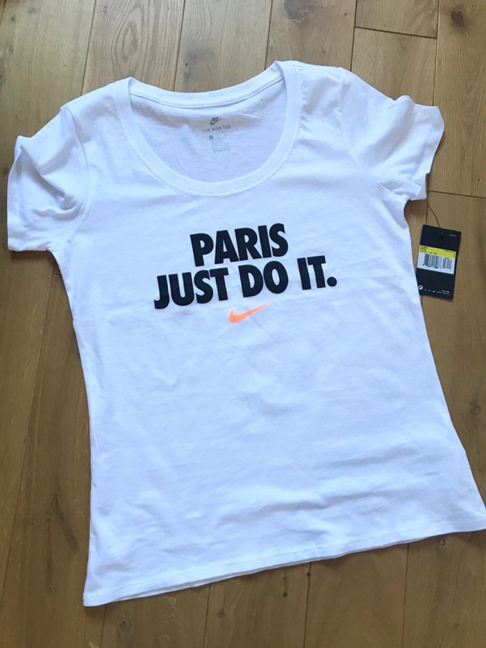 Magnifique tee-shirt NIKE collector Paris - photo numéro 4
