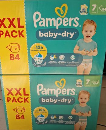 2 cartons de couches Pampers taille 7