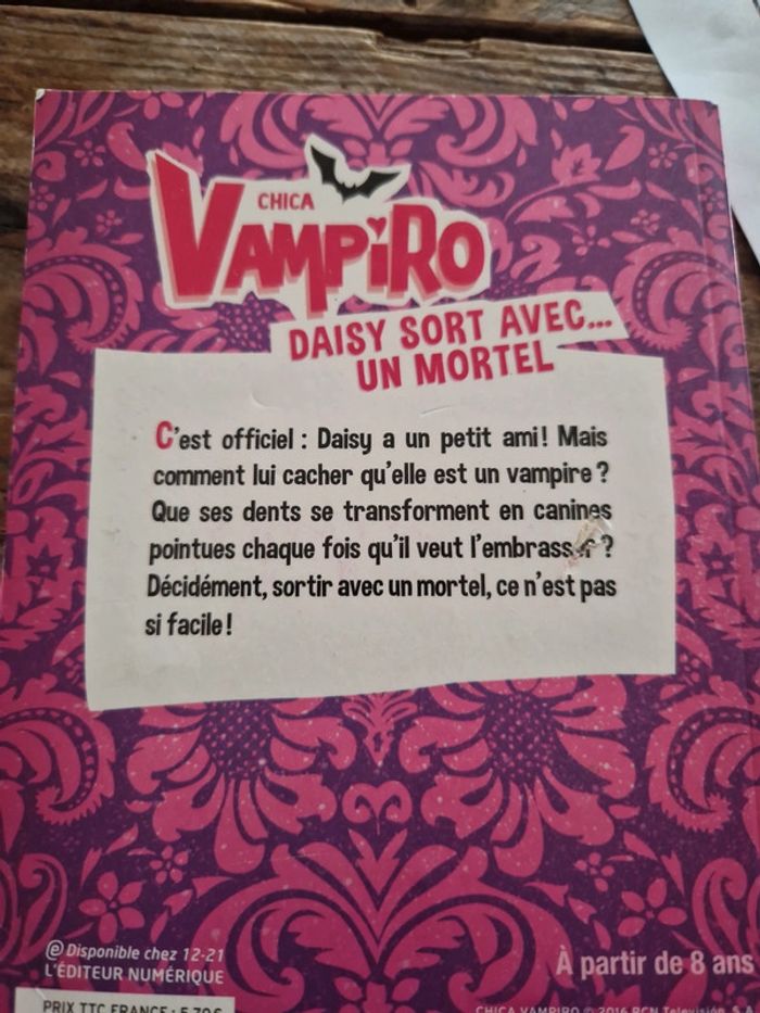 Chica Vampiro "Daisy sort avec un mortel" - photo numéro 5