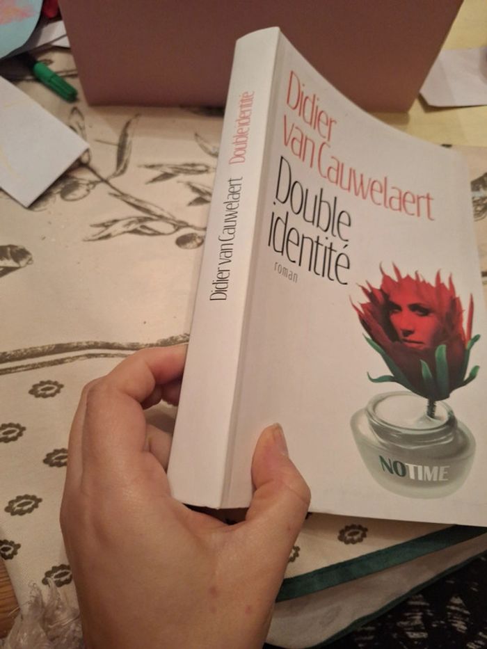 Double identité - photo numéro 2