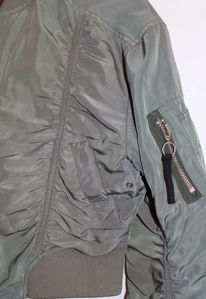 blouson bombers court couleur kaki marque zara taille indiquée Xs = 34/36 - photo numéro 4