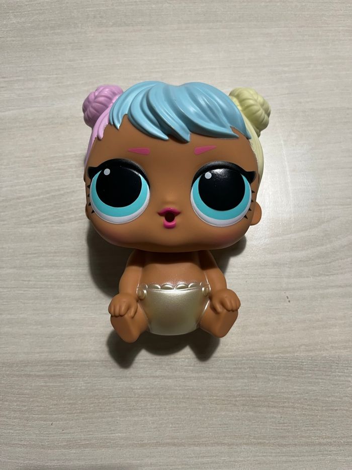 Bébé LOL géant