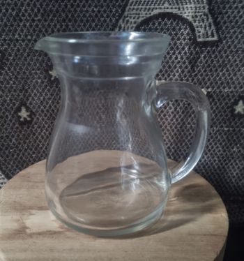 Pichet en verre transparent vintage