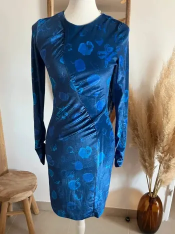 Robe moulante de couleur bleu violacé Bimba y Lola