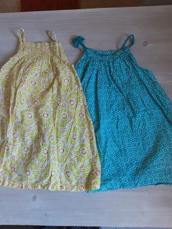 2 robes débardeur sans marches fin T. 6 ans