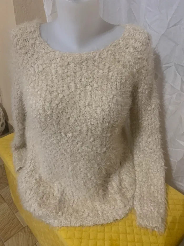 Pull Love Look taille 38-40 très doux blanc cassé brillant tres bon état