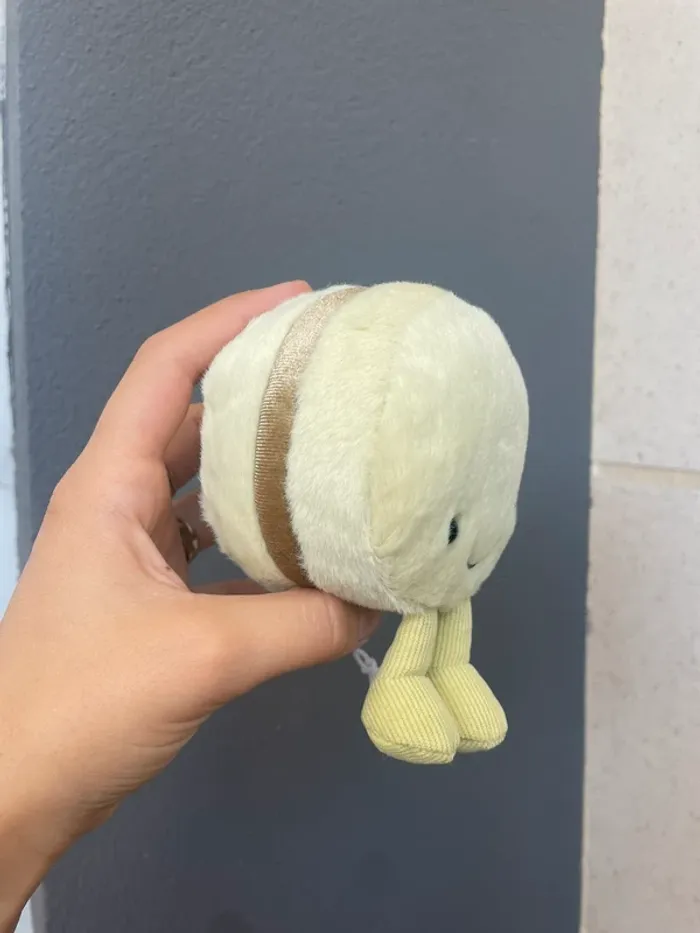 Peluche Jellycat Amuseables Macaron Max 💚 - photo numéro 6