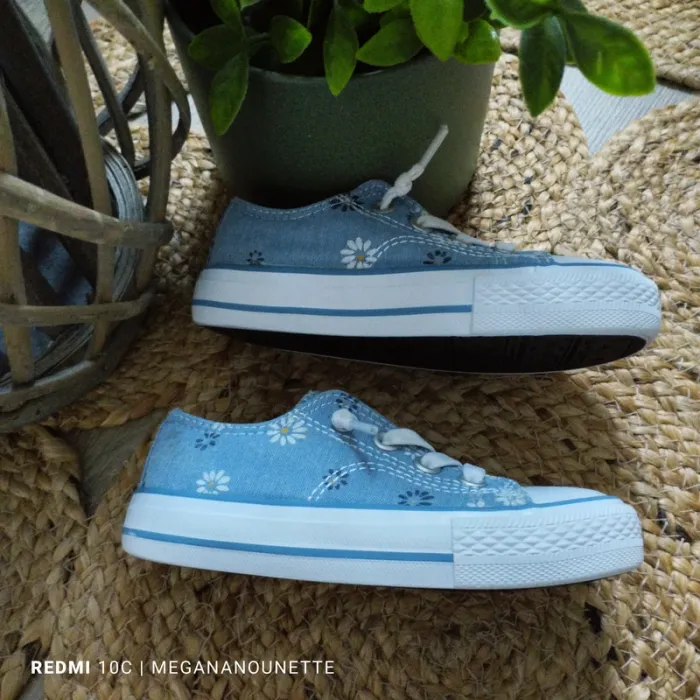 🌸👟 Baskets effet jean fleuri – Pointure 26 – Très bon état – Ouverture magique - photo numéro 8