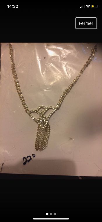 Magnifique collier à mettre en soirée tout neuf