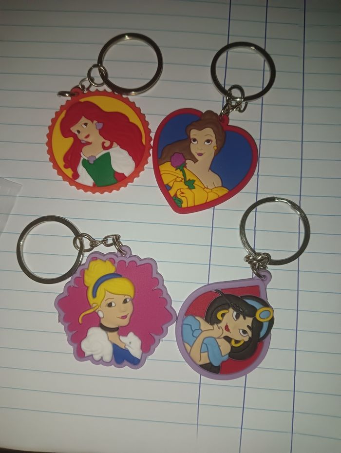 Ensemble porte clé de princesse Disney neuf