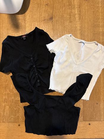3 petits crop top côtelés courts noir et blanc