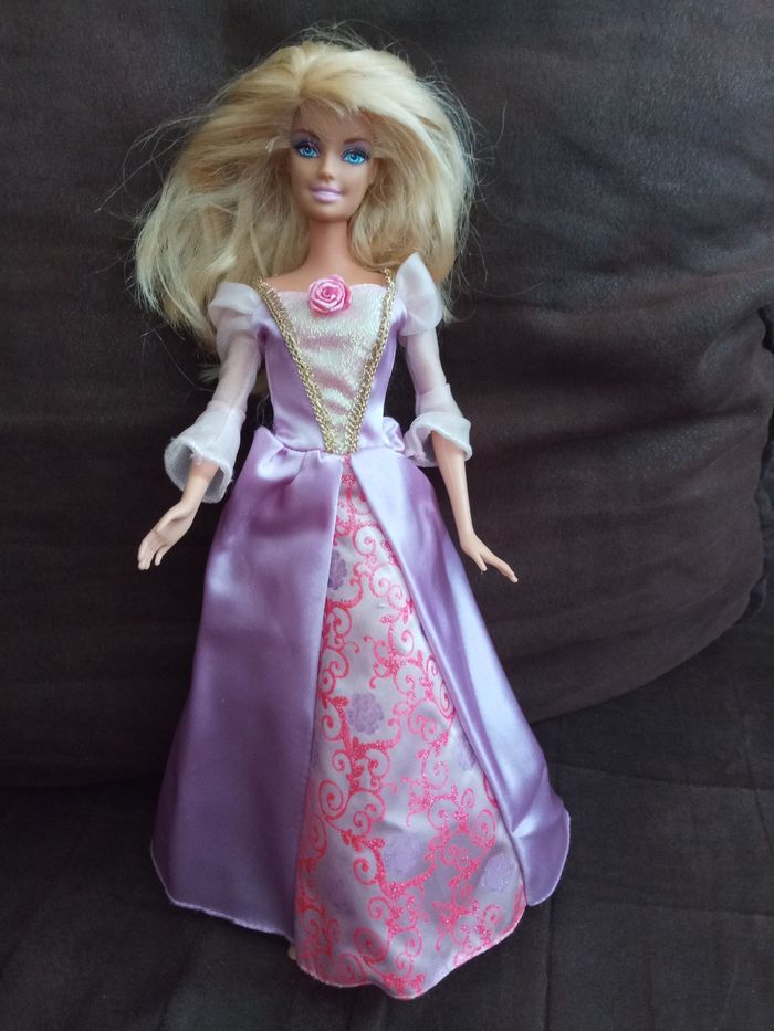 Jolie Poupée "Mattel" (Chine)