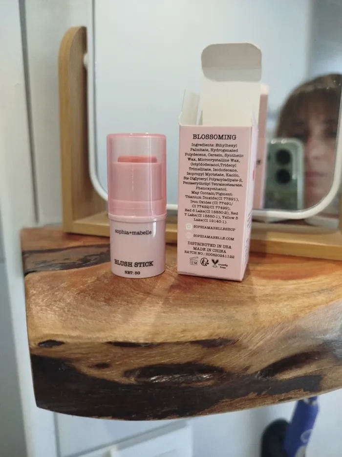 Blush stick blossoming - photo numéro 2