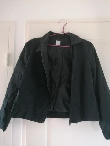 Veste taille 42 portée une ou 2 fois comme neuve