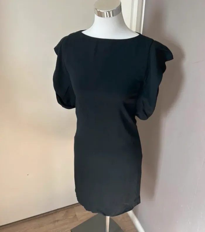 Zara robe noire pour soirée Manches bouffante femme, taille L/40