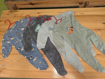 Lot 4 pyjamas 9 mois