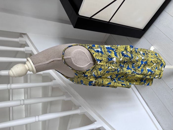 Robe Mamouchka à motifs végétaux jaune et bleu - photo numéro 3