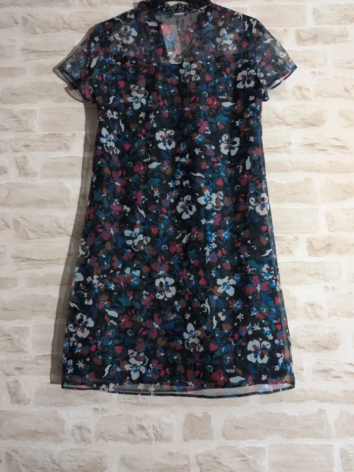 Robe One Step – Neuve avec étiquette – Taille 34 – Motifs floraux discrets - photo numéro 3