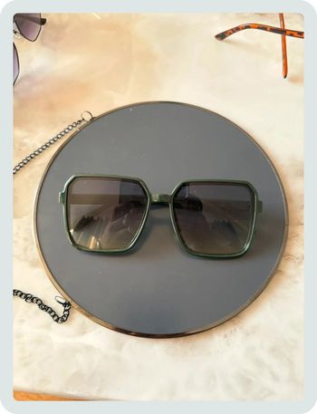 Lunette de soleil rectangulaire verte