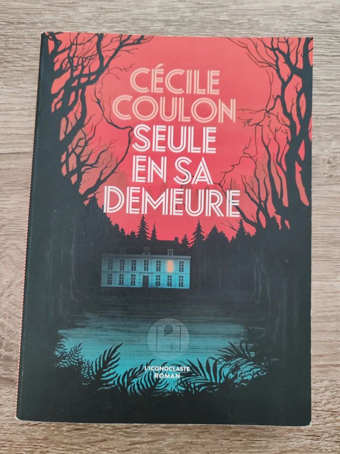 Cécile Coulon 🌸 Seule en sa demeure - photo numéro 1