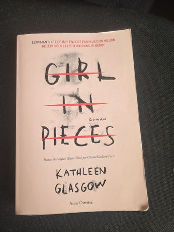 Livre Girl in pieces