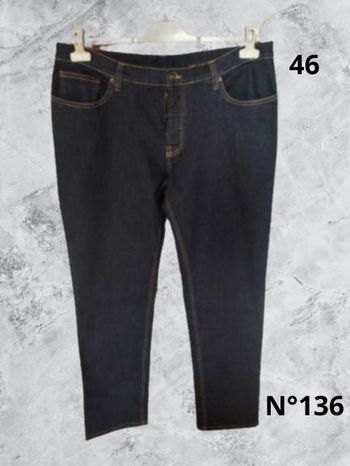 N°136 Jean bleu foncé T46. Mulliez Flory. Taille haute, coupe large.