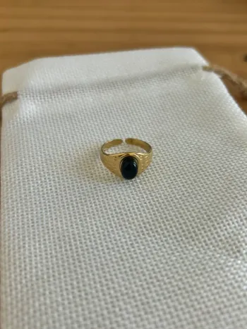 Bague style vintage avec pierre noire