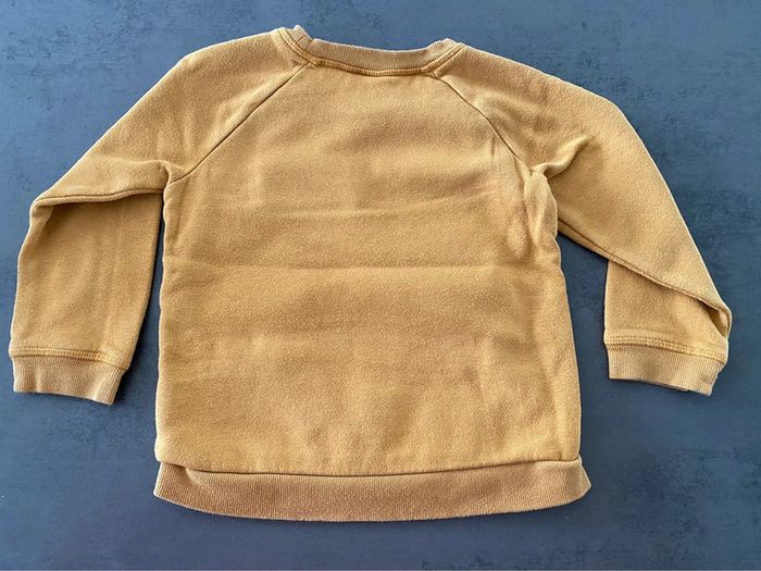 Sweat Mickey jaune moutarde H&M taille 3/4 ans - photo numéro 2