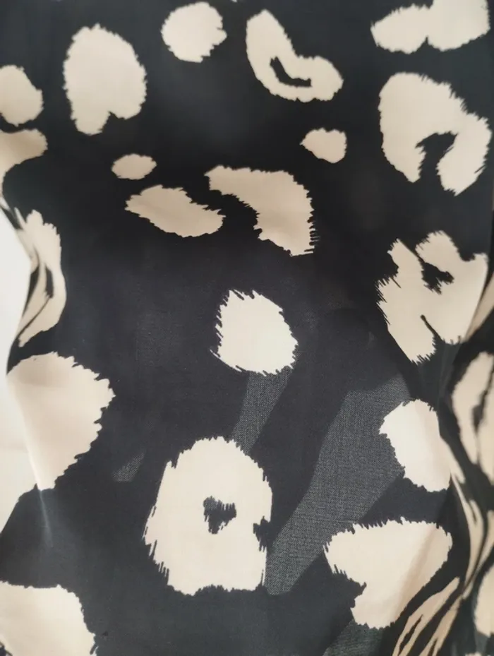 Chemise noire motifs léopard satinée Zara XS neuve sans étiquette - photo numéro 3