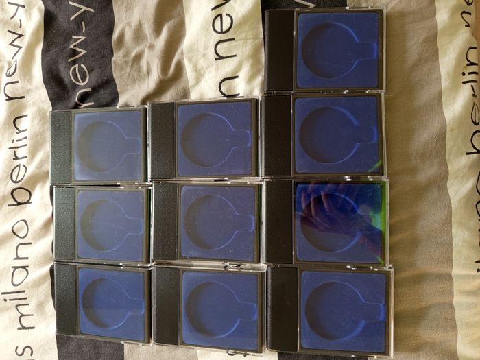 Lot 10 boîtiers pour médailles