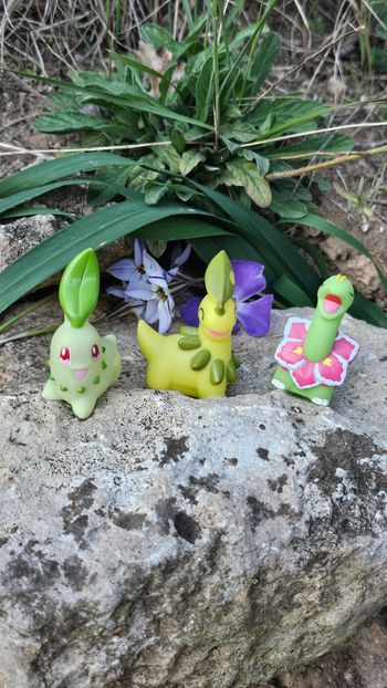 Super figurine Pokemon Nintendo finger puppet évolution Germignon Macronium meganium 