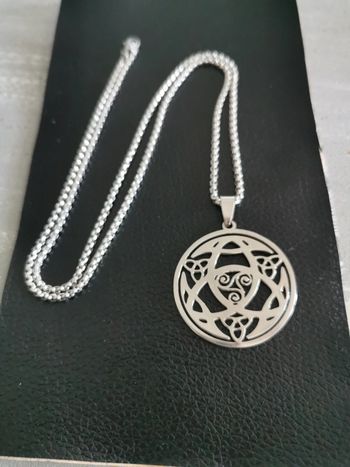 Collier et pendentif spirituel noeud celtique et triskell