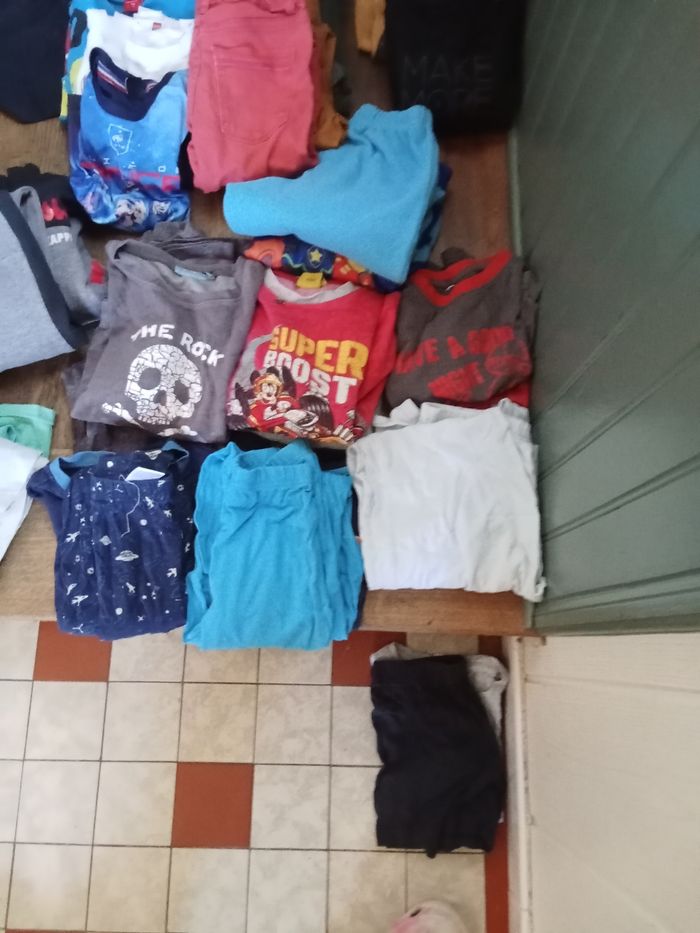 Lot vêtements garçon 6-7 ans - photo numéro 2