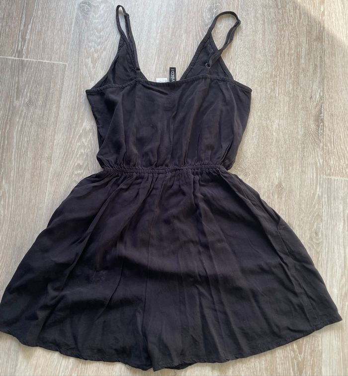 Combi short H&M taille 32 noire en excellent état peu porté correspond à un XS - photo numéro 2