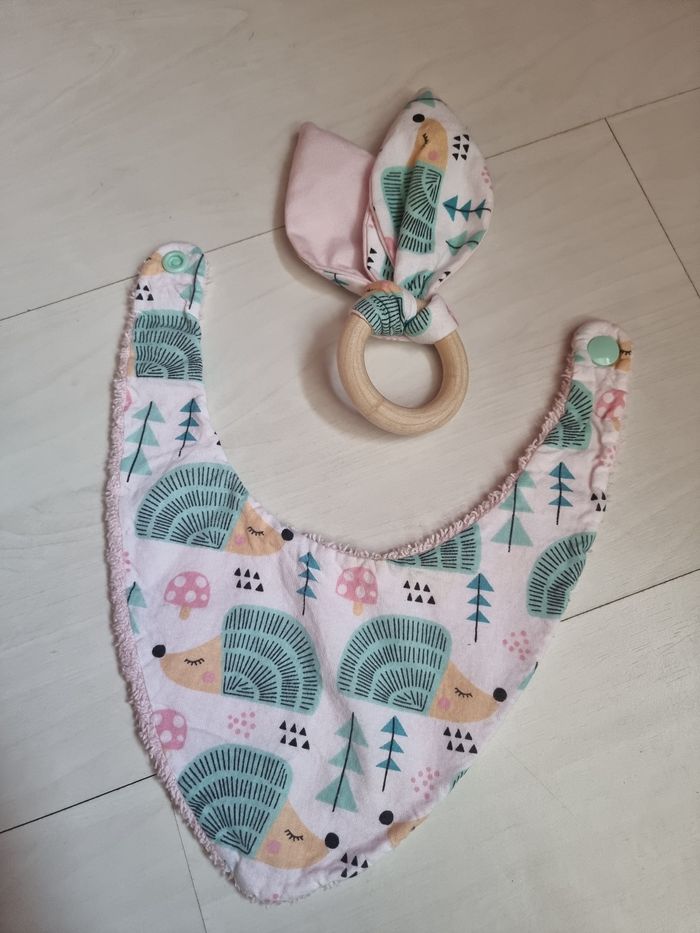 Ensemble balle prehe, hochet et bavoir - photo numéro 2