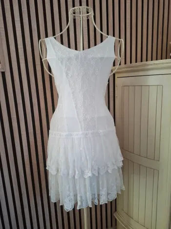Superbe robe crème bohème à volants brodé T 40