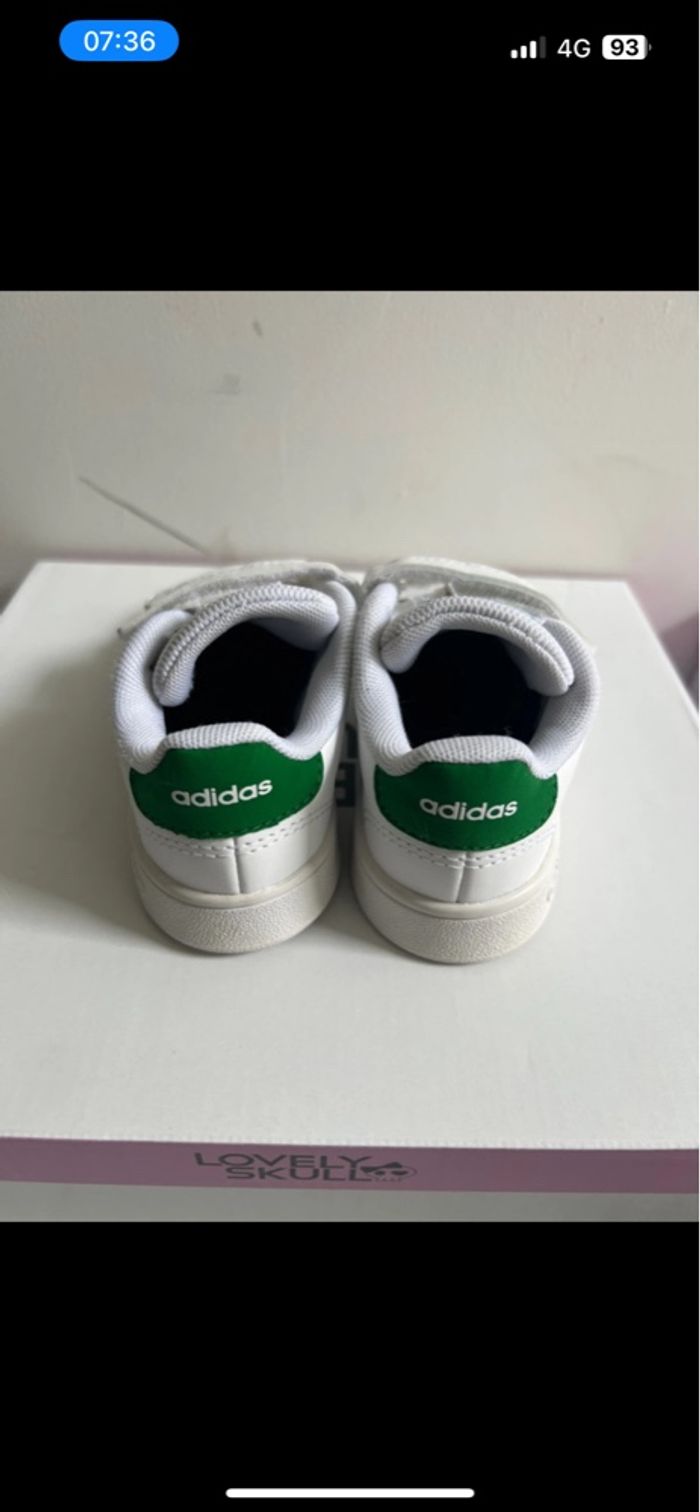 Chaussure Adidas taille 24 - photo numéro 3