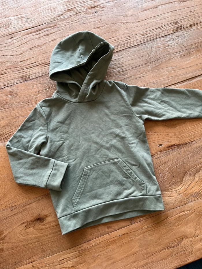 Pull à capuche vert kaki 4 ans