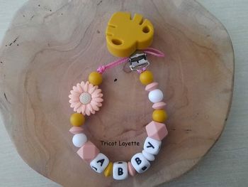 Attache tétine fleurs