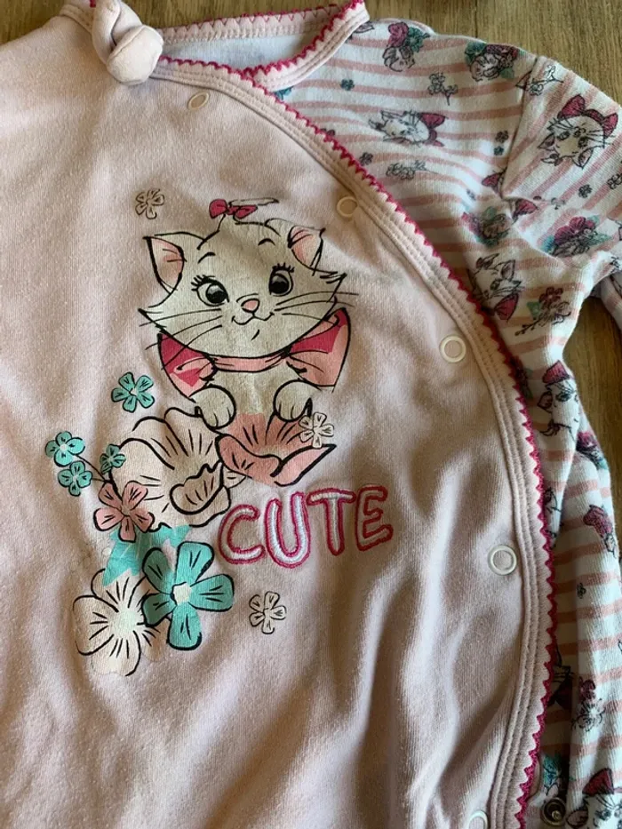 Pyjama Disney Marie taille 12/18 mois - photo numéro 2