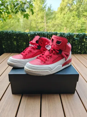 Jordan Max Aura 5 Black University Red 44,5