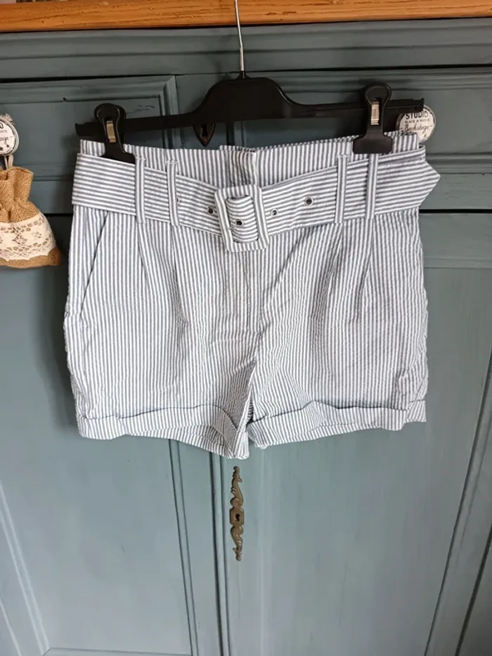 Short neuf