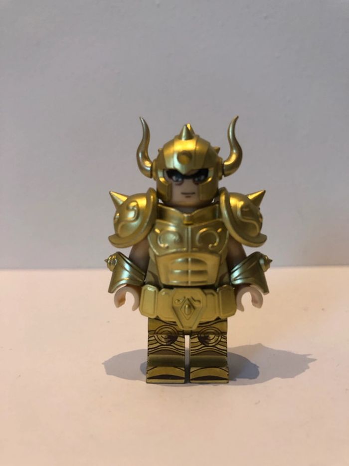 Figurine type lego Chevalier du Taureau. Les chevaliers du zodiaque. Saint Seiya